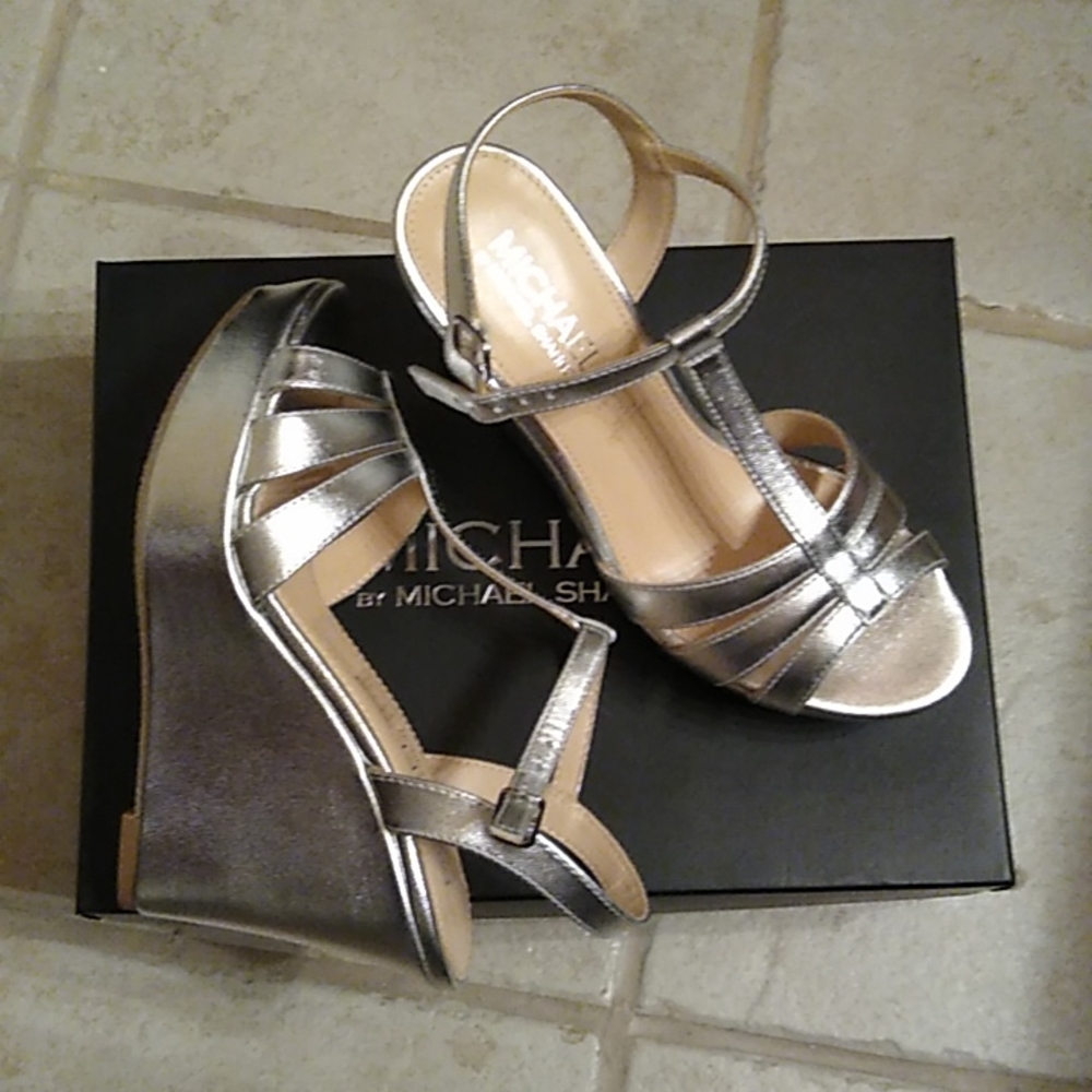 Michael Shannon silver wedges size 7 NIB